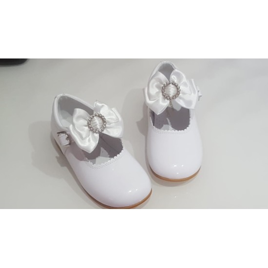 white leather mary jane shoes